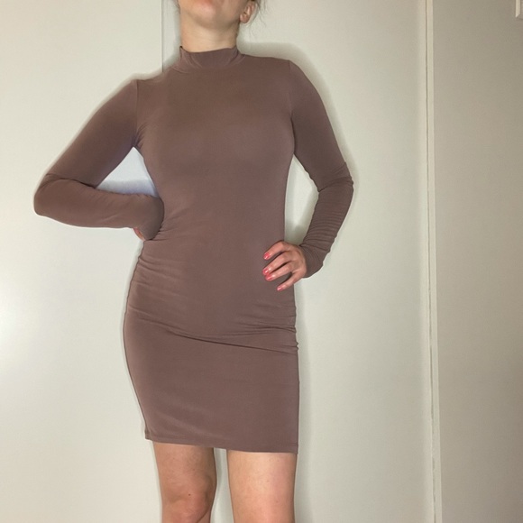 🎉 2 Time 💗HP💗 Wilfred Mock Neck Bodycon Dress - Picture 2 of 5